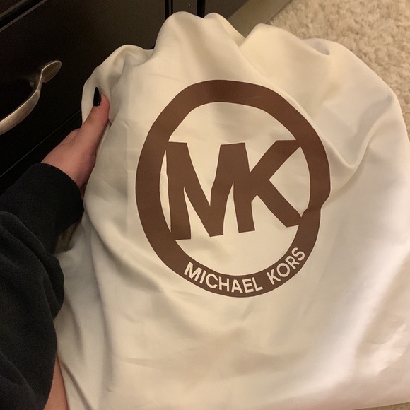 Michael kors purse - Picture 6 of 11